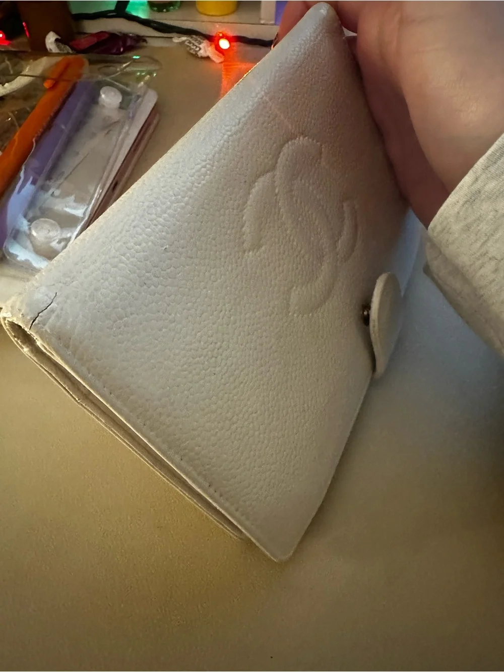 CHANEL Cream Leather Card Holder with Gold Stamp - Picture 6 of 6
